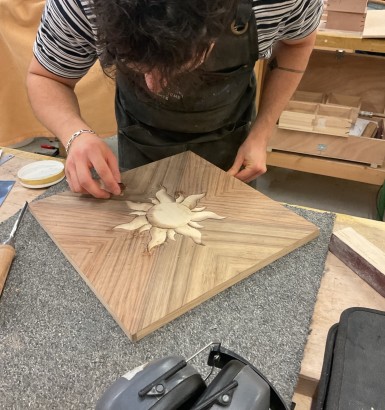 Les élèves de Tle BMA Ebéniste réalisent des coffrets sur pivots