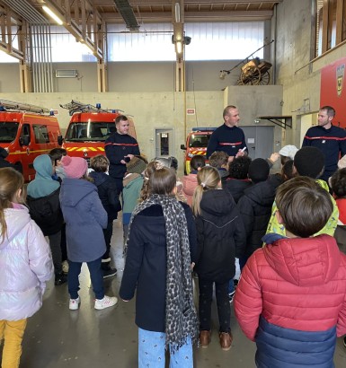 Visite de la Caserne des pompiers de Chalezeule pour les CE1