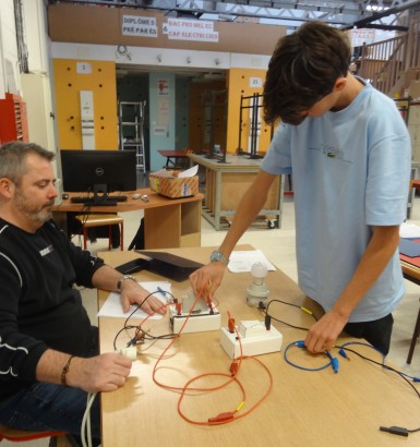 Un cours en électricité, version "C'est pas sorcier" !