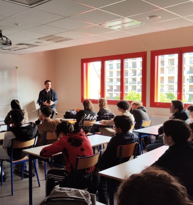 Le témoignage d'anciens élèves devenus régisseur lumière et régisseur son